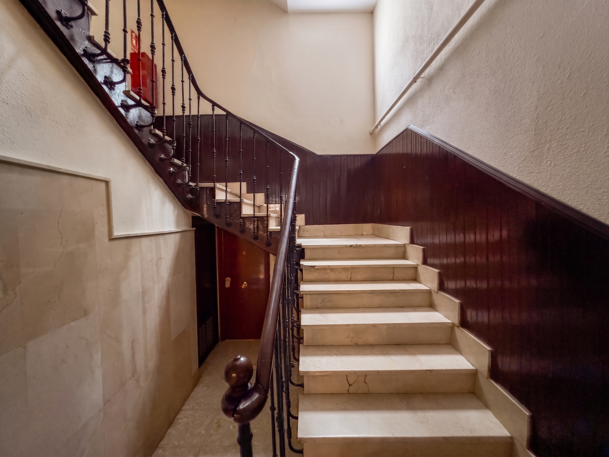 Escaleras entrada